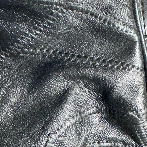 ❌SOLD❌ Leather Travel Weekender Duffle Bag in Black. - Picture 4 of 10